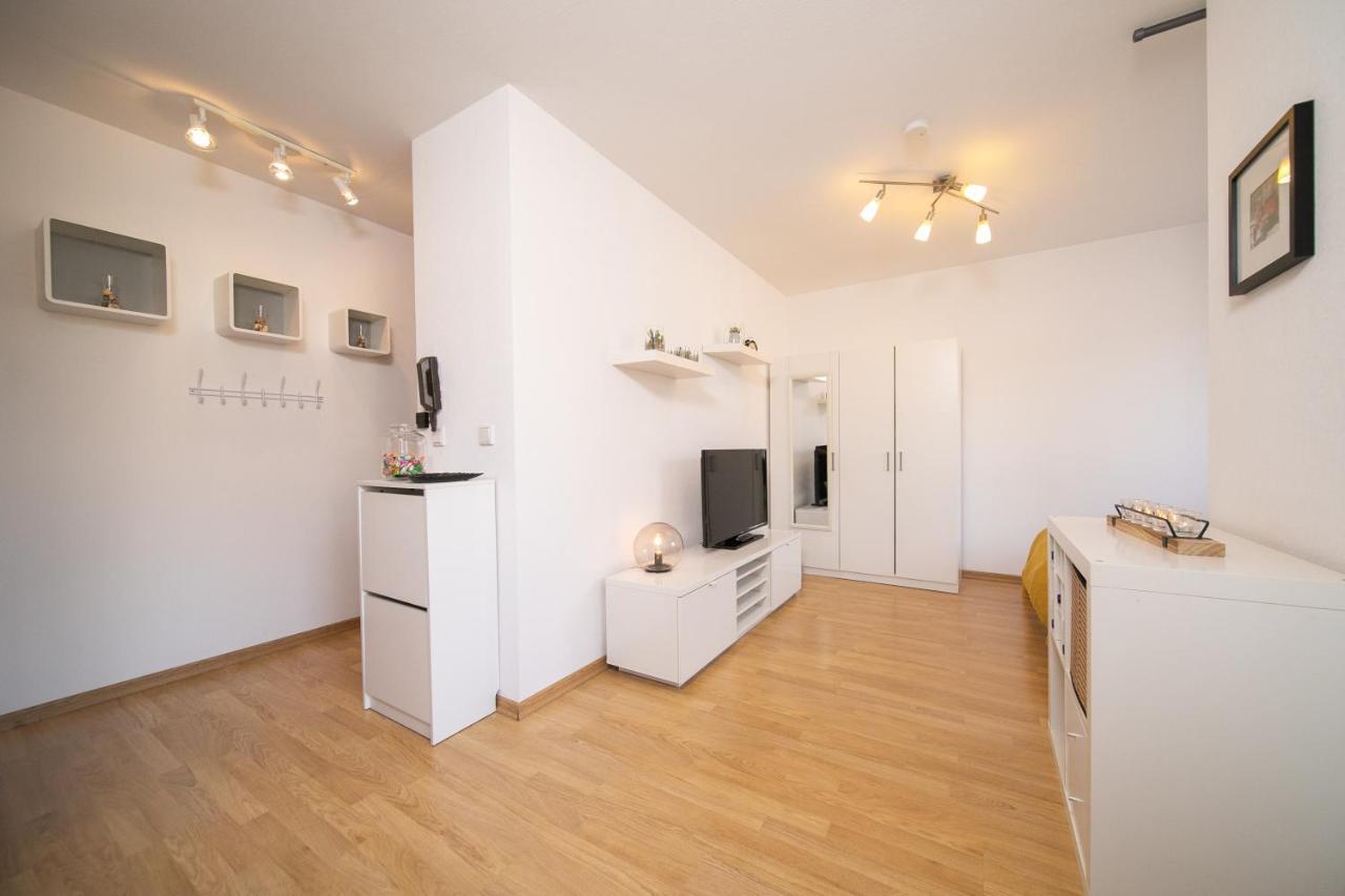 Studio Shiny - Zentral Mit Balkon - Messe - Kueche Нойс Екстер'єр фото
